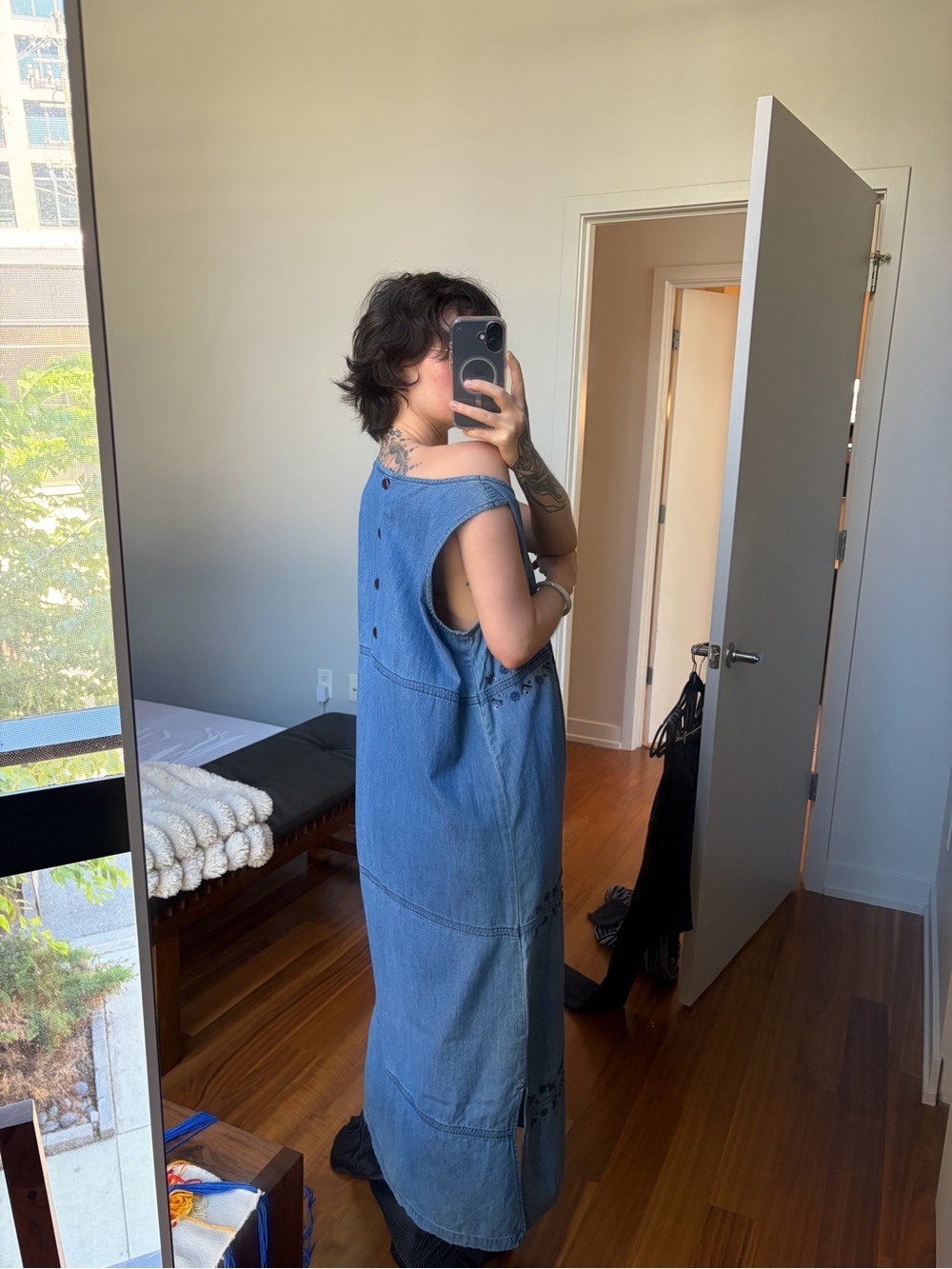 Vintage Sleeveless Blue Denim Dress with Embroidered Trim - Picture 4 of 5